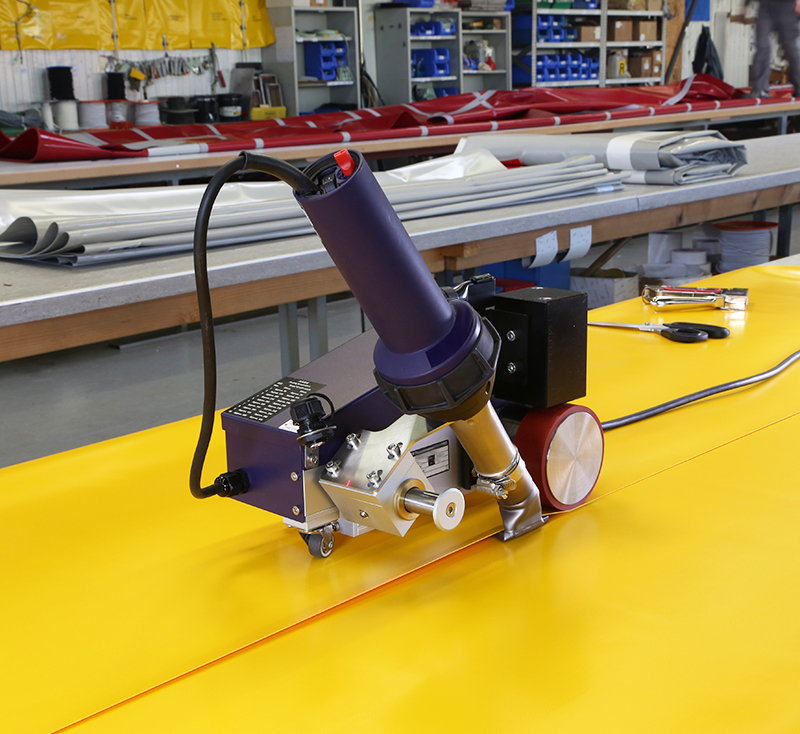 國產膜材自動焊接機應用于廣告篷布拼接制作